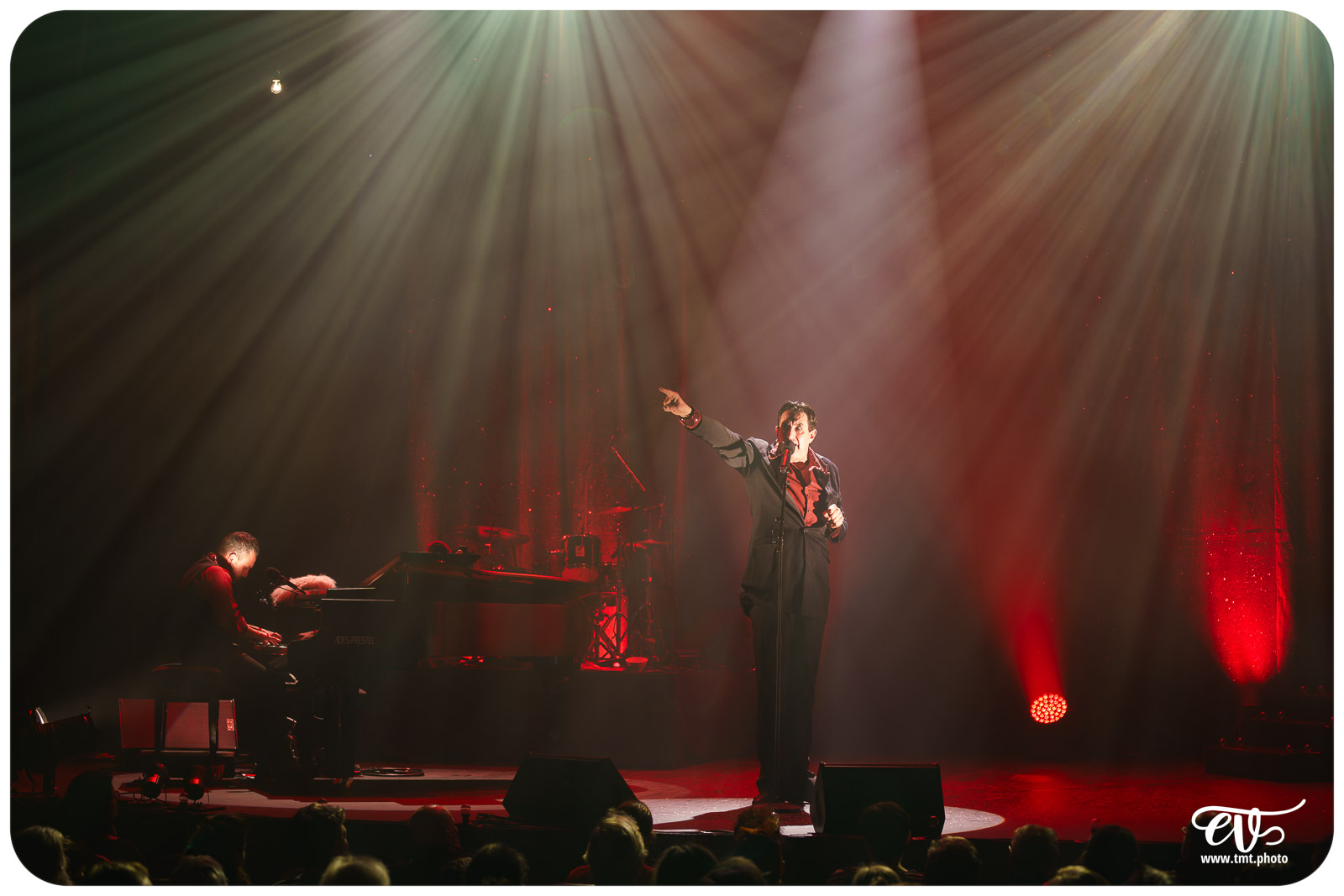 PLEIN FEU (CIE AVRIL EN SEPTEMBRE)